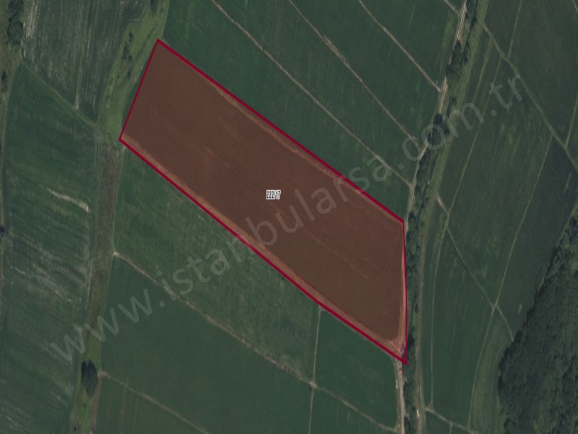 Çatalca Çiftlikköyde Satılık Arsa ,  332 M2 Hisseli Yolu Var 