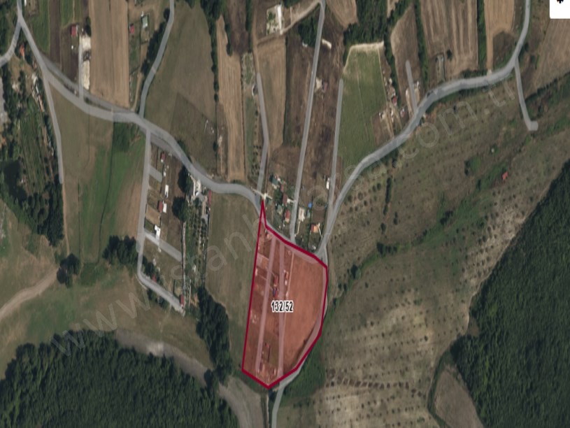  Arnavutköy Balabanda Satılık Arsa , 242 m2 Çaplı Yolu Var 