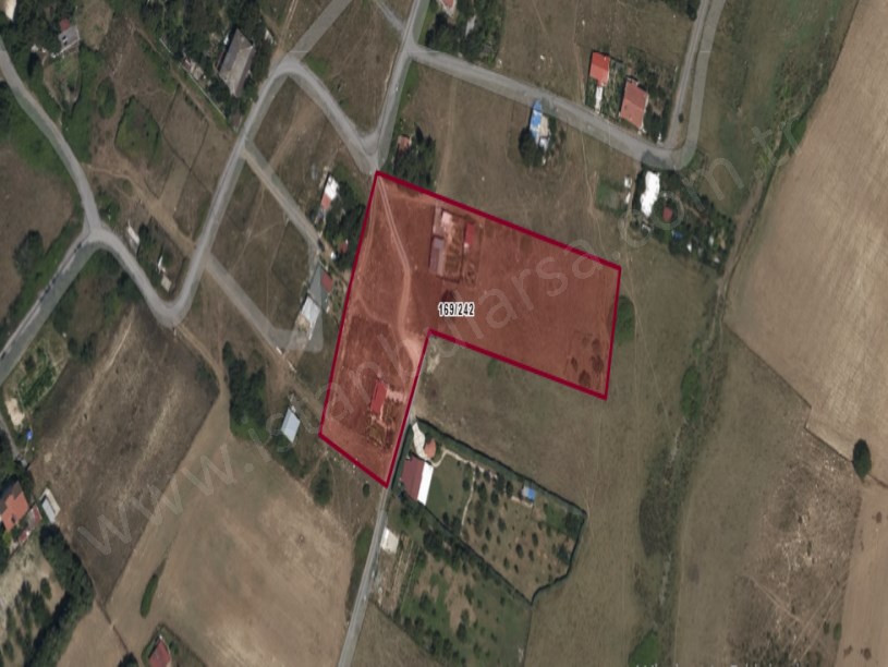 Arnavutköy Tayakadın Satılık Arsa , 161 M2 Hisseli Yolu Var Merkezde 