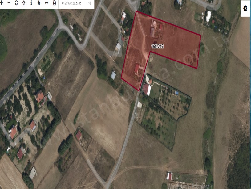 Arnavutköy Tayakadın Satılık Arsa , 161 M2 Hisseli Yolu Var Merkezde 