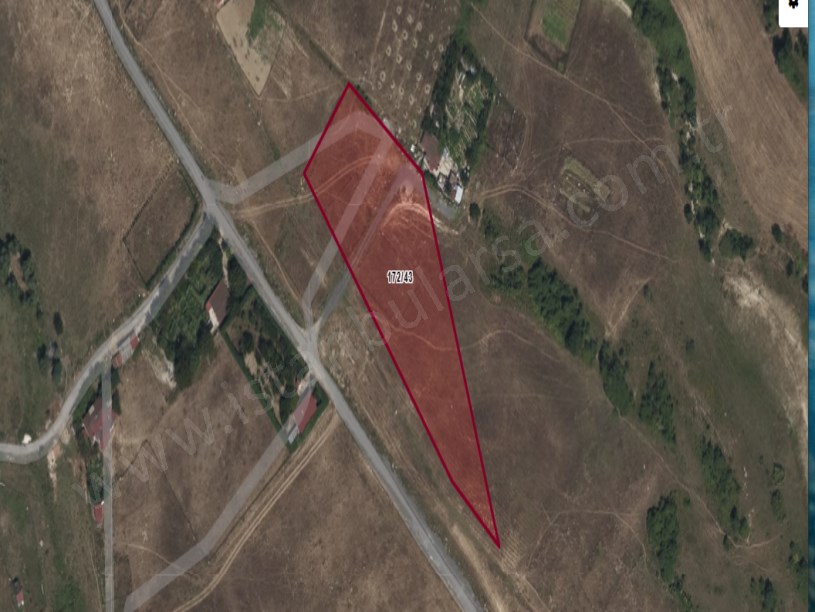 Arnavutköy Tayakadın Satılık Arsa , 148 M2 Caddeye Yakın Hisseli Yolu Var 