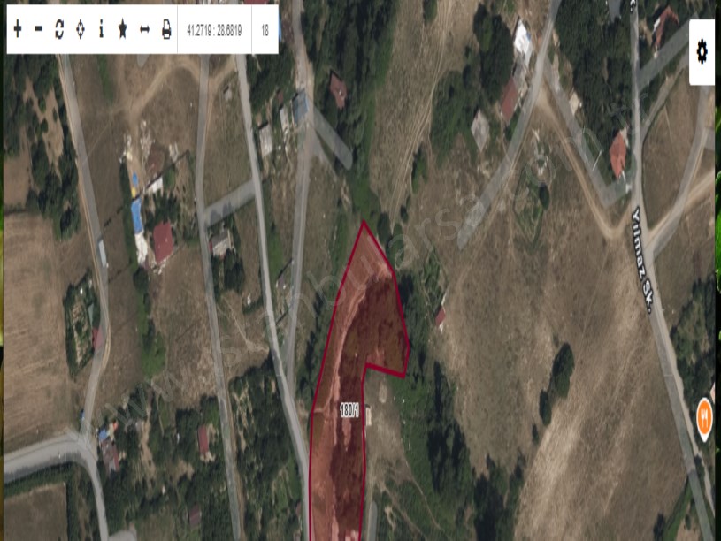 Arnavutköy Tayakadın Satılık Arsa , 124 M2 Yolu Var Merkezde Hisseli 