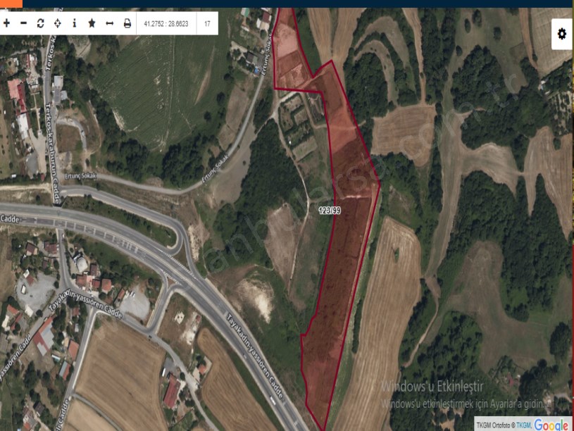 Arnavutköy Baklalıda Satılık Arsa ,  518 m2 Yolu Var Merkezde Cadde Cephe 