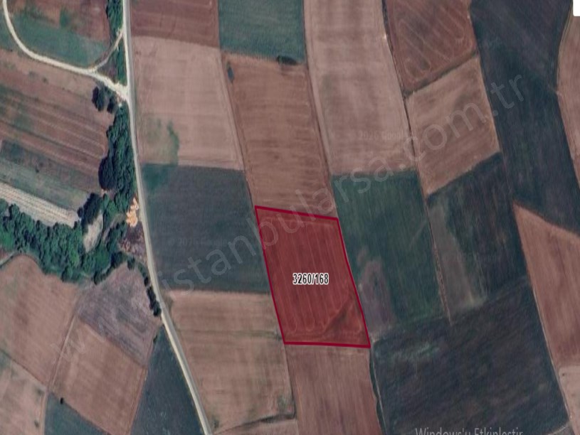 Silivri Fenerköyde Satılık Arsa , 2,000 M2  Yolu Var Evlerin Yakını Hisseli 