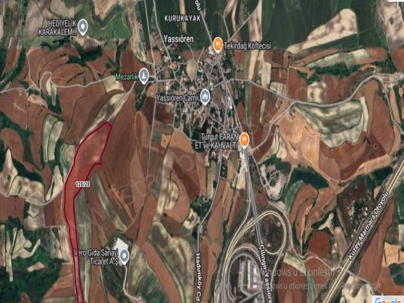 Arnavutköy Yassıörende Satılık Arsa , 968 m2 Hisseli Yolu Var 