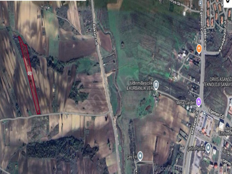 Arnavutköy Haraççıda Satılık Arsa , 275 M2 Yolu Var Merkezde İmarlı 