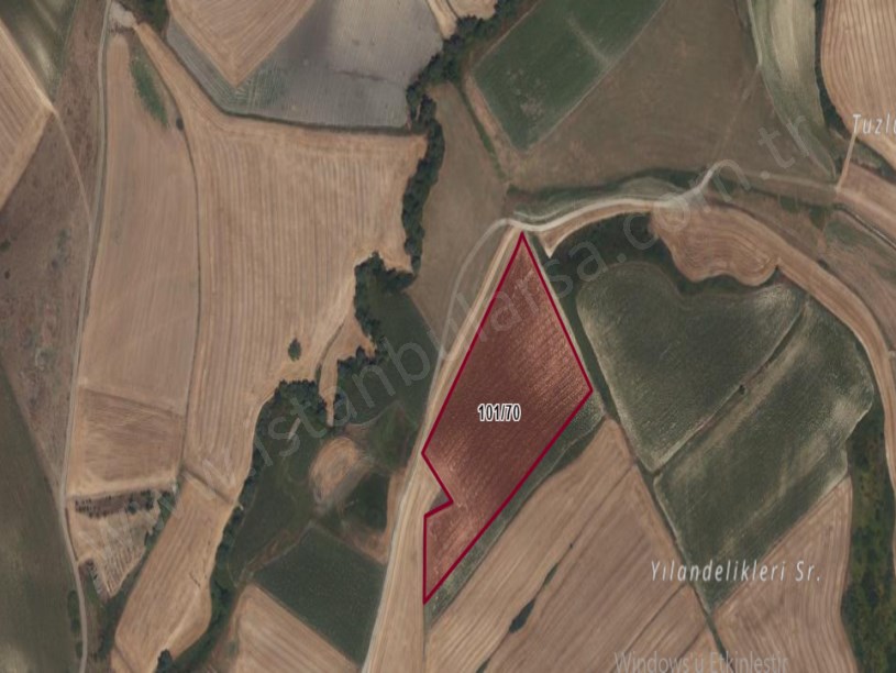 Çatalca Nakkaşta  Satılık Arsa , 2,426 M2 Yolu Var Evlerin Yakını 