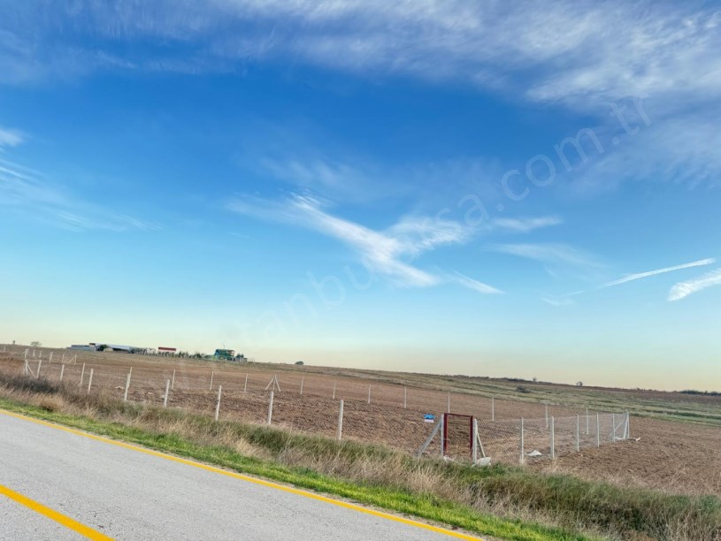 Tekirdağ Saray Yuvalıda Satılık Arsa  , 630 m2 Cadde Cephe  Hisseli Çevrili Çaplı 