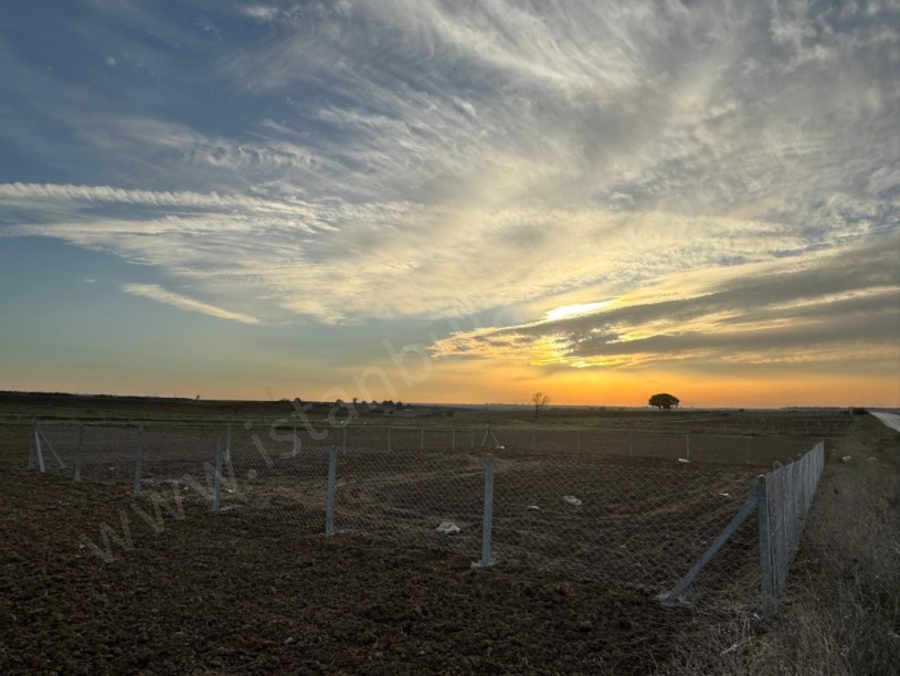 Tekirdağ Saray Yuvalıda Satılık Arsa  , 630 m2 Cadde Cephe  Hisseli Çevrili Çaplı 