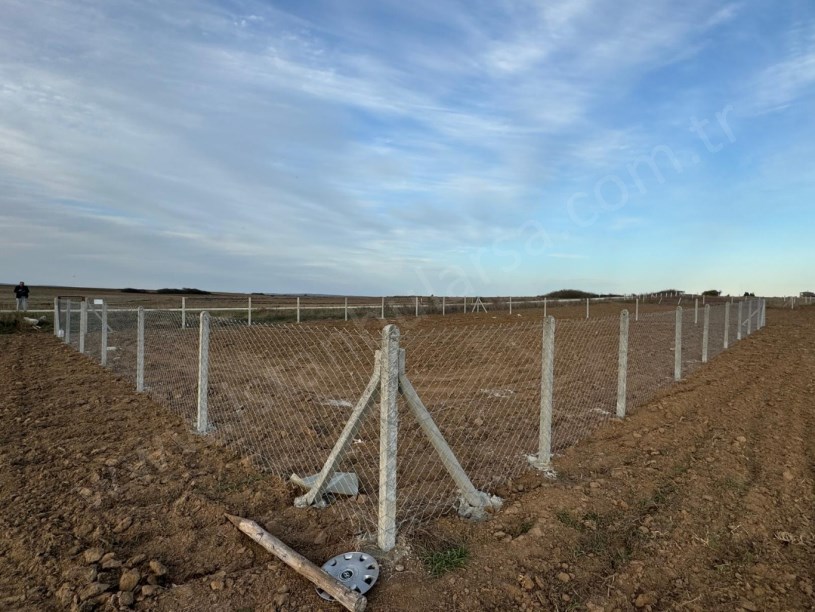 Tekirdağ Saray Yuvalıda Satılık Arsa  , 630 m2 Cadde Cephe  Hisseli Çevrili Çaplı 