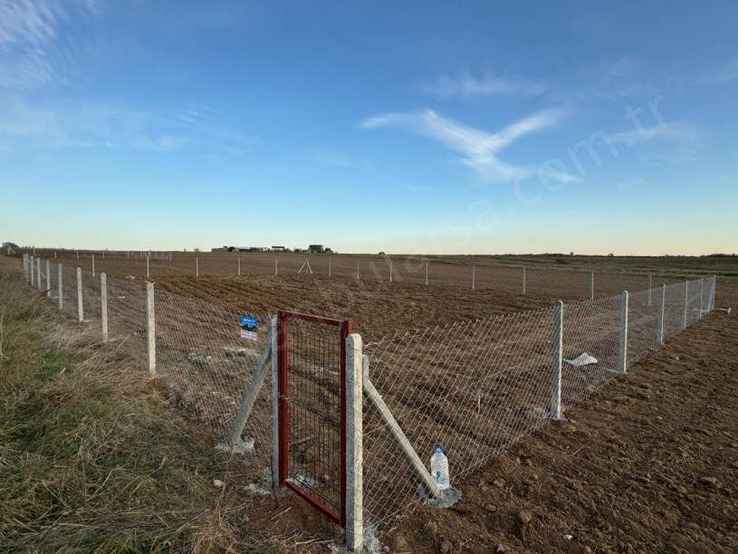 Tekirdağ Saray Yuvalıda Satılık Arsa  , 630 m2 Cadde Cephe  Hisseli Çevrili Çaplı 