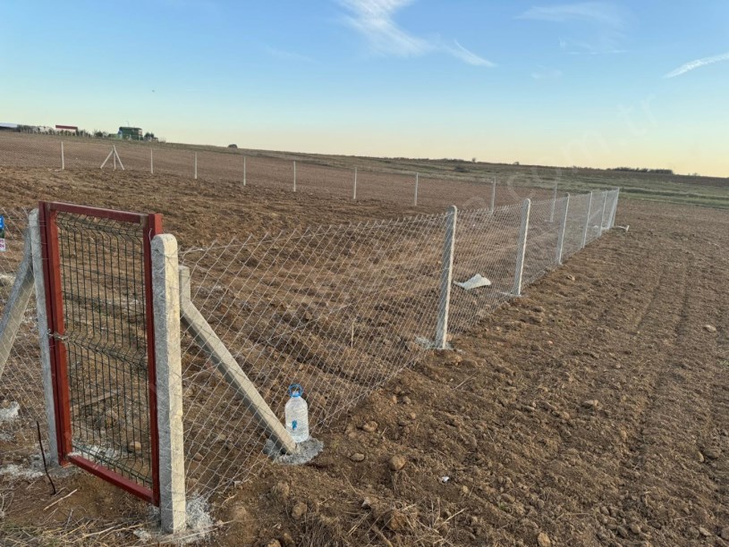 Tekirdağ Saray Yuvalıda Satılık Arsa  , 630 m2 Cadde Cephe  Hisseli Çevrili Çaplı 