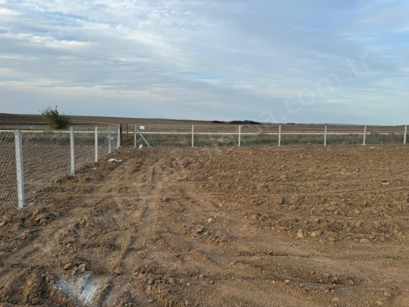 Tekirdağ Saray Yuvalıda Satılık Arsa  , 630 m2 Cadde Cephe  Hisseli Çevrili Çaplı 