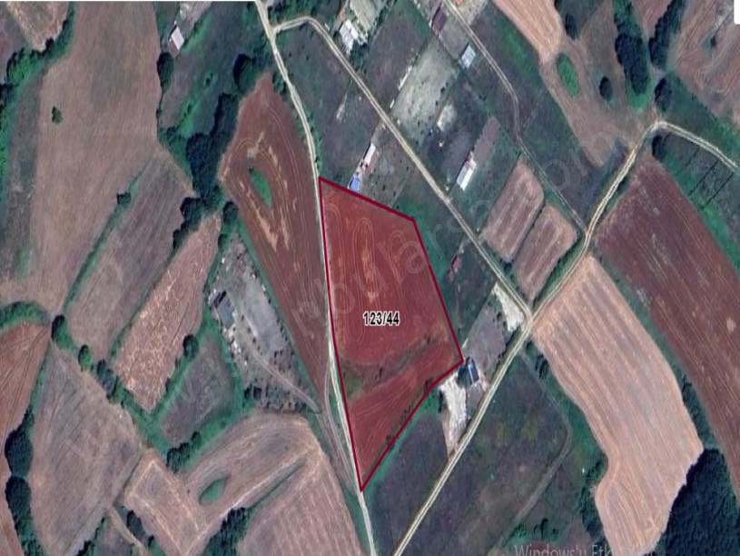 Çatalca Çiftlikköyde Satılık Arsa , 202 M2 Yolu Var Hisseli 