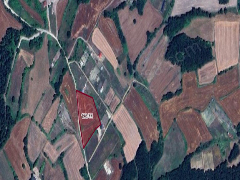 Çatalca Çiftlikköyde Satılık Arsa , 202 M2 Yolu Var Hisseli 