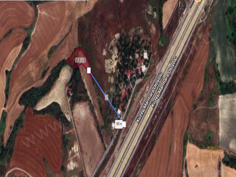 Arnavutköy Yassıörende Satılık Arsa , 647 M2 Yolu Var Müstakil Merkezde