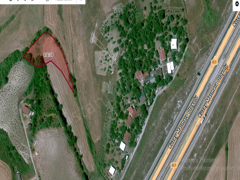 Arnavutköy Yassıörende Satılık Arsa , 647 M2 Yolu Var Müstakil Merkezde