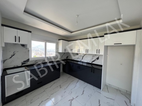 Çıplaklı Mah. Alanya Satılık Daire |  3+1 Oda | 245M2 7.900.000Tl  Krediye Uygun  | 5. Kat | Klima | 3 Banyo | 3 Yatak Odası Resim-3