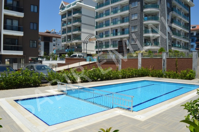 Kestel Mah. Alanya Kiralık Daire |  3+1 Oda | 150M2 Aylık 1.200€ Eşyalı  | Bahçe Dubleksi | Klima | 2 Banyo | 3 Yatak Odası Resim-1