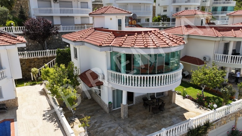 Kargıcak Mah. Alanya Acil Satılık Villa |  3+1 Oda | 240M2 225.000€  Krediye Uygun  Eşyalı  | Villa | Klima | 3 Banyo | 3 Yatak Odası Resim-4