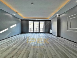 Esenyurt Güzelyurt Mah. Satılık Daire 2+1 110 M2 | 2. Kat | Doğalgaz(Kombi) | 1 Banyo | 1 Yatak Odası