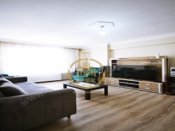 Esenyurt Mehmet Akif Ersoy Mah. Satılık Daire 3+2 210 M2 | 4. Kat | Doğalgaz(Kombi) | 2 Banyo | 3 Yatak Odası