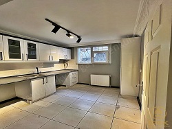 Esenyurt Güzelyurt Mah. Satılık Daire 2+1 125 M2 | Bahçe Katı | Doğalgaz(Kombi) | 1 Banyo | 1 Yatak Odası