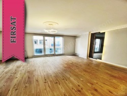 Esenyurt Güzelyurt Mah. Satılık Bina 2+1 100 M2 | 1. Kat | Doğalgaz(Kombi) | 1 Yatak Odası