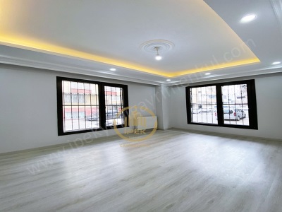 İpek İnşaattan Köşebaşı Binada Arakat Emsalinde Yüksekgiriş ! 2+1 Satılık Daire Esenyurt Talatpaşa Mah