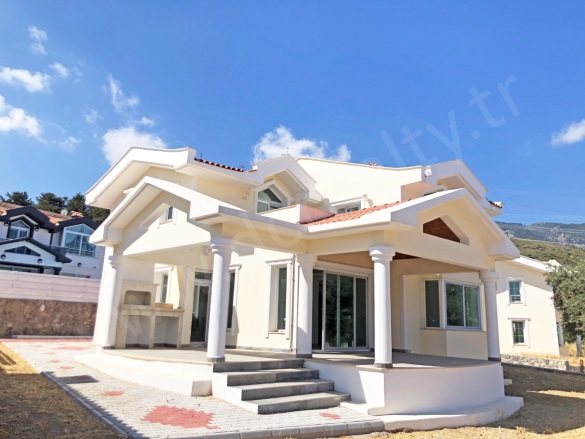 Alsancak Girne (Kyrenıa) Satılık Müstakil Ev |  3+1 Oda | 170M2 550.000£  Krediye Uygun  | Villa Ve Müstakil | Klima | 3 Banyo | 3 Yatak Odası Resim-1