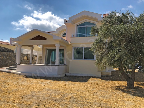 Alsancak Girne (Kyrenıa) Satılık Müstakil Ev |  3+1 Oda | 170M2 550.000£  Krediye Uygun  | Villa Ve Müstakil | Klima | 3 Banyo | 3 Yatak Odası Resim-3