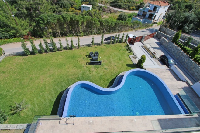 Edremit Girne (Kyrenıa) Satılık Müstakil Ev |  4+2 Oda | 700M2 1.249.000£  Krediye Uygun  Eşyalı  | Villa Ve Müstakil | Merkezi Isınma | 6 Banyo | 4 Yatak Odası Resim-1