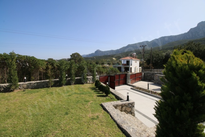 Edremit Girne (Kyrenıa) Satılık Müstakil Ev |  4+2 Oda | 700M2 1.249.000£  Krediye Uygun  Eşyalı  | Villa Ve Müstakil | Merkezi Isınma | 6 Banyo | 4 Yatak Odası Resim-3