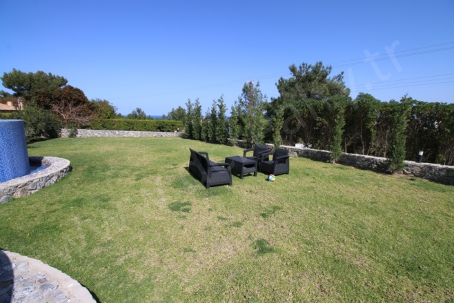 Edremit Girne (Kyrenıa) Satılık Müstakil Ev |  4+2 Oda | 700M2 1.249.000£  Krediye Uygun  Eşyalı  | Villa Ve Müstakil | Merkezi Isınma | 6 Banyo | 4 Yatak Odası Resim-4