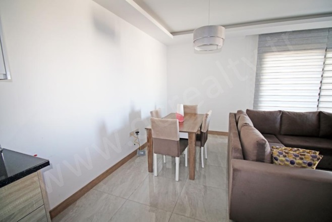 Merkez Girne (Kyrenıa) Günlük Kiralık Daire |  2+1 Oda | 90M2 Günlük 80£ Eşyalı  | 4. Kat | Klima | 1 Banyo | 2 Yatak Odası Resim-2