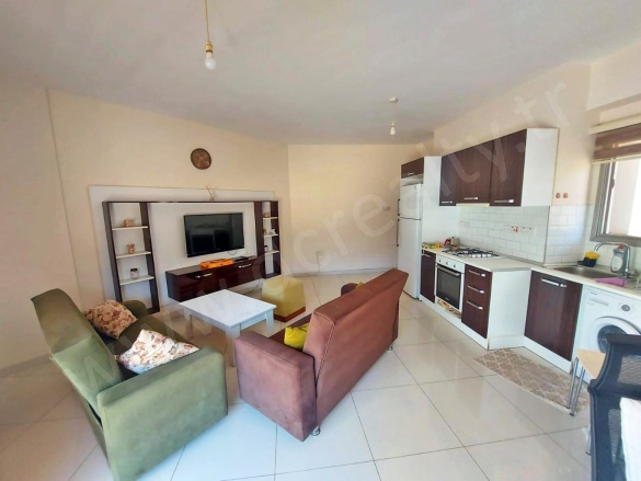 Yukarı Girne Girne (Kyrenıa) Kiralık Daire |  2+1 Oda | 85M2 Yıllık 700£ Eşyalı  | 2. Kat | Klima | 1 Banyo | 1 Yatak Odası Resim-1