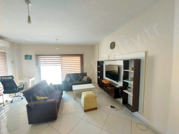 Yukarı Girne Girne (Kyrenıa) Kiralık Daire |  2+1 Oda | 85M2 Yıllık 700£ Eşyalı  | 2. Kat | Klima | 1 Banyo | 1 Yatak Odası Resim-2