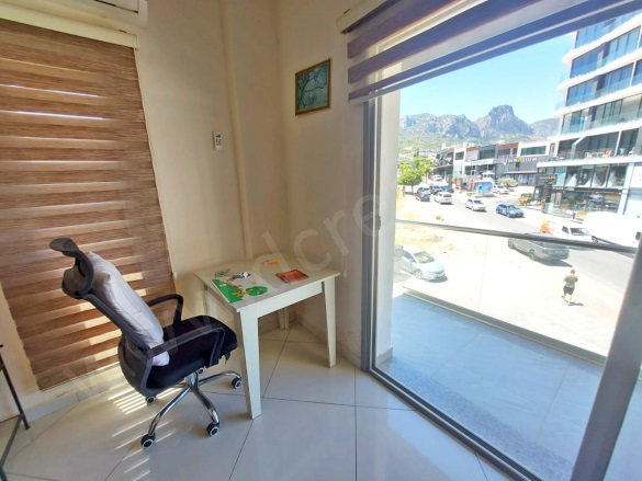 Yukarı Girne Girne (Kyrenıa) Kiralık Daire |  2+1 Oda | 85M2 Yıllık 700£ Eşyalı  | 2. Kat | Klima | 1 Banyo | 1 Yatak Odası Resim-4