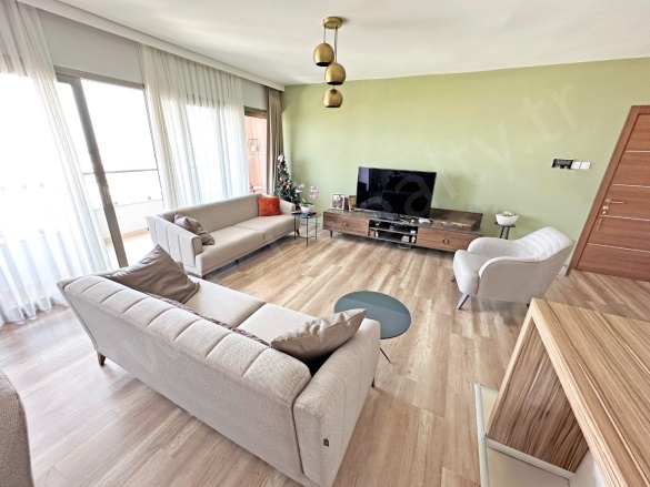 Merkez Girne (Kyrenıa) Satılık Daire |  3+1 Oda | 135M2 240.000£  Krediye Uygun  Eşyalı  | 7. Kat | Klima | 2 Banyo | 3 Yatak Odası Resim-1