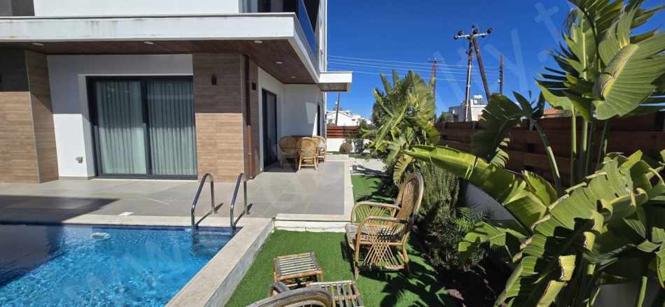 Satılık Villa 4+1 Lüks Çatalköy Türk Koçan Havuzlu Full Eşyalı Merkez