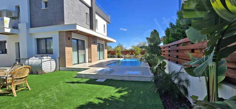 Satılık Villa 4+1 Lüks Çatalköy Türk Koçan Havuzlu Full Eşyalı Merkez