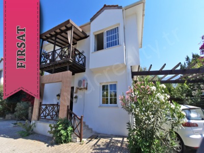 Satılık Müstakil Ev 3+1 Villa Karaoğlanoğlunda Havuzlu Ensuıt Şömine Yüksek Duvar Merkez