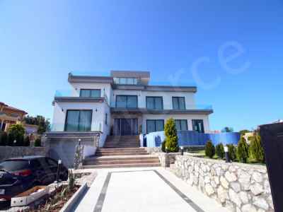 Detached House For Sale in  Cyprus, Girne (Kyrenia), Downtown, Edremit , 4+2 Room, 700 m2