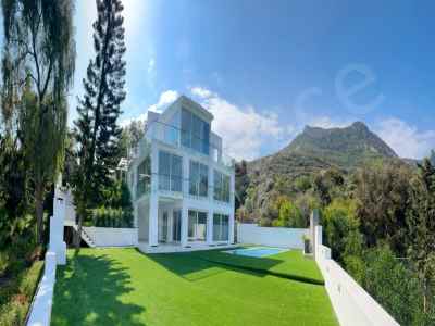 Villa For Sale in  Cyprus, Girne (Kyrenia), Downtown, Alsancak , 6+1 Room, 700 m2