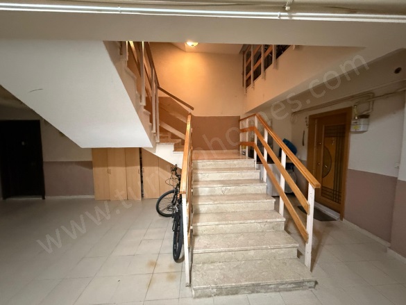 Merkez Mah-Çalıca Köyü. Çınarcık Satılık Bina |  3+1 Oda | 125M2 2.200.000Tl  Krediye Uygun  | 2. Kat | Doğalgaz(Kombi) Resim-2