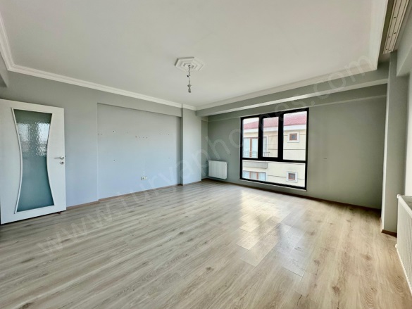 Mehmet Akif Ersoy Mah. Çiftlikköy Satılık Daire |  3+1 Oda | 120M2 3.600.000Tl  Krediye Uygun  | 3. Kat | Doğalgaz(Kombi) | 1 Banyo | 3 Yatak Odası Resim-3