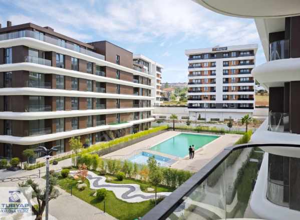Elegantparkta Havuz Manzaralı Hayalinizdeki Kiralık Daire 1+1 Merkez Mah-Kadıköy Köyü