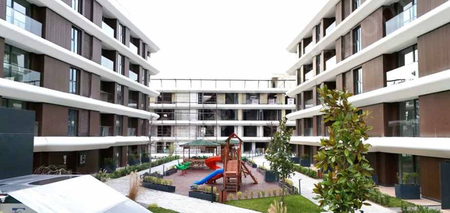 Elegantparkta Havuz Manzaralı Hayalinizdeki Kiralık Daire 1+1 Merkez Mah-Kadıköy Köyü