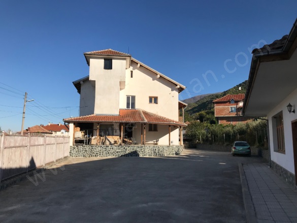 Kolarovo  Petrich  Satılık Fabrika |  1800M2 450.000€ | Klima | 2 Banyo Resim-4