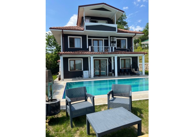 Mahmudiye Sapanca Satılık Villa |  4+1 Oda | 250M2 350.000$ Eşyalı  | Villa Ve Müstakil | Doğalgaz(Kombi) | 3 Banyo | 3 Yatak Odası Resim-2